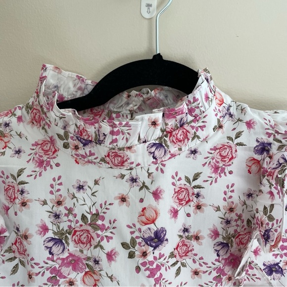 - Glamorous White Vintage Flower Crop Ruffled Blouse, NWT - Picture 6 of 13